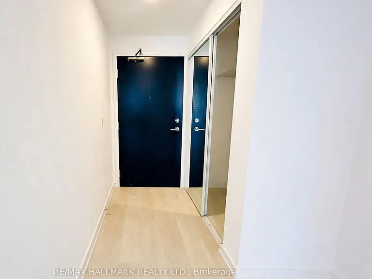 75 James St S #713 — Photo 10