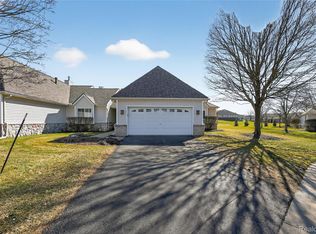 61019 Evergreen Ct, South Lyon, MI 48178