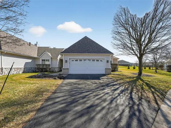 61019 Evergreen Ct, South Lyon, MI 48178