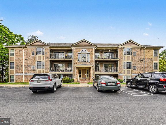 2nd image of 207 Cross Pointe Ct Unit 2D