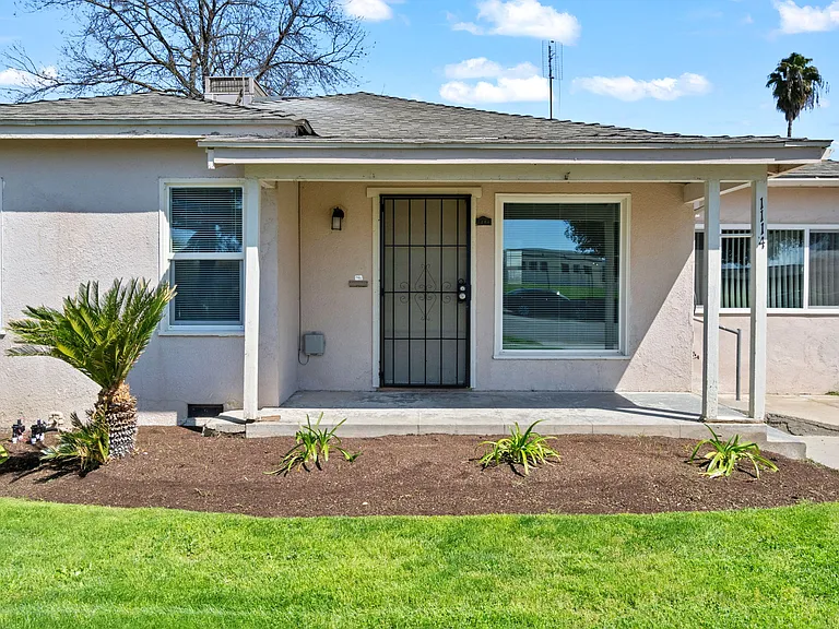 1114 Martin Ave — Photo 4