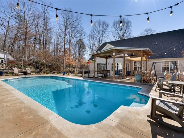 1298 Moorehead Pl, Pendleton, SC 29670