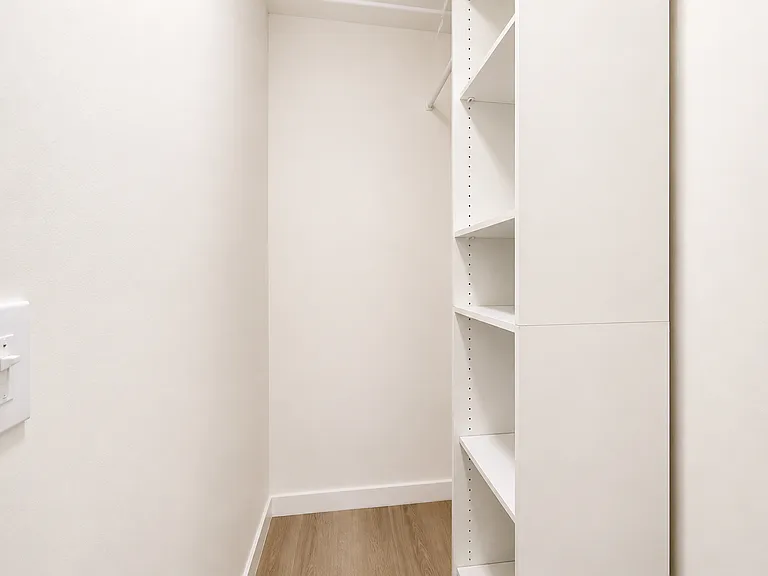 1448 W 32nd St — Photo 9