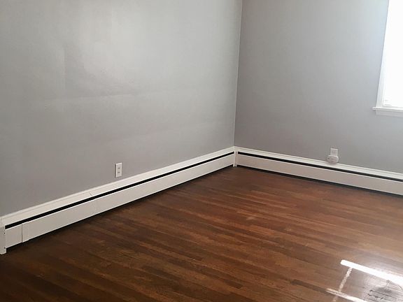 5th image of 421 1/2 Hancock Ave