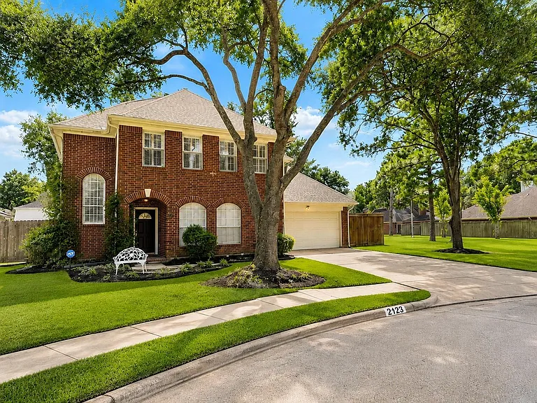 2123 Shadow Park Dr — Photo 1