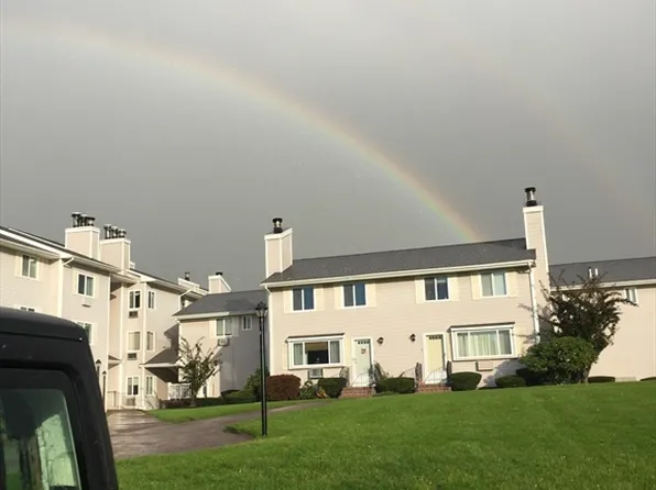 10 Erick Rd APT 5, Mansfield, MA 02048