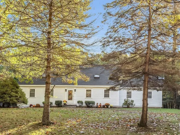 13 Hallisey Dr, Newburyport, MA 01950