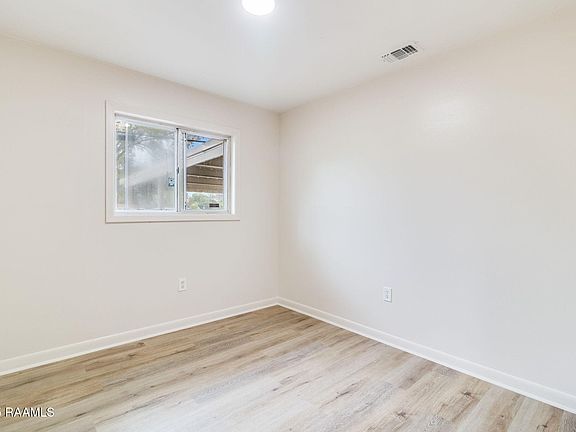 5th image of 105 Brockton Dr