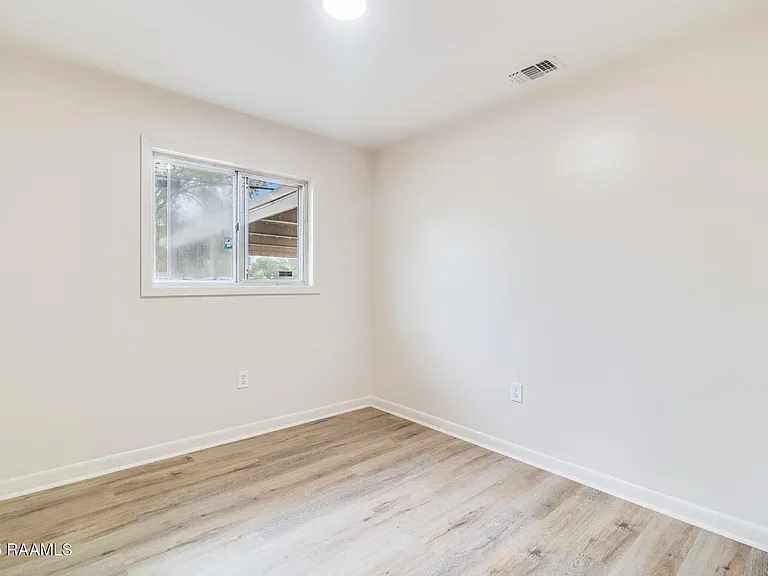 105 Brockton Dr — Photo 5