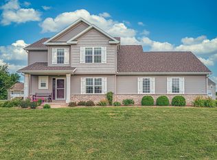 646 N Buth Rd, Dousman, WI 53118