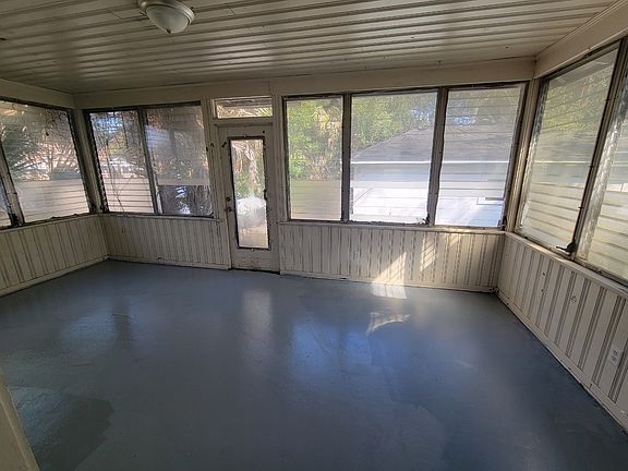 3rd image of 7223 N Pearl St