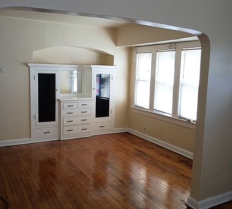 3rd image of 5233 W Lisbon Ave #2