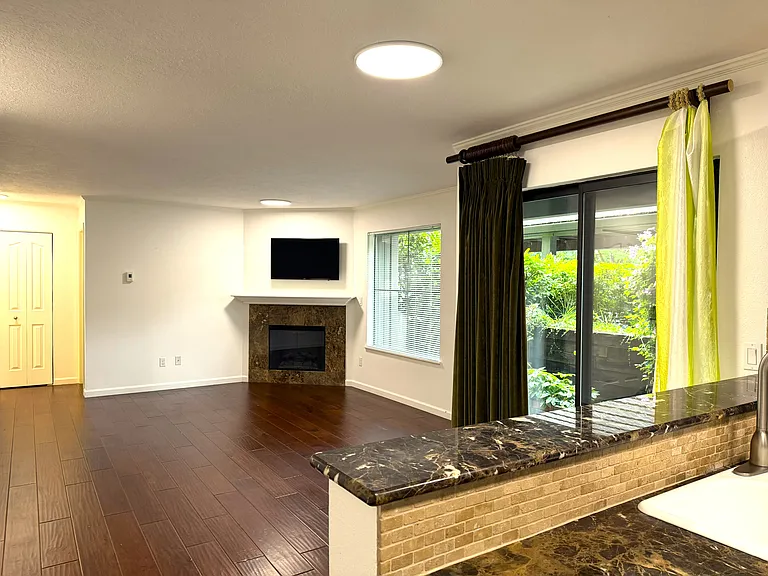 4000 Carman Dr #6 — Photo 12