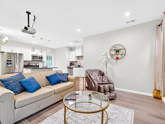 5th image of 104 Nottingham Ln