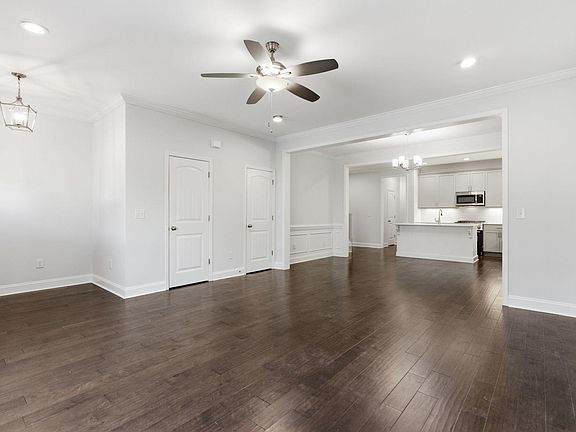 5th image of 18 Peckham St