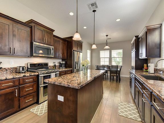 3rd image of 2915 Laredo Dr