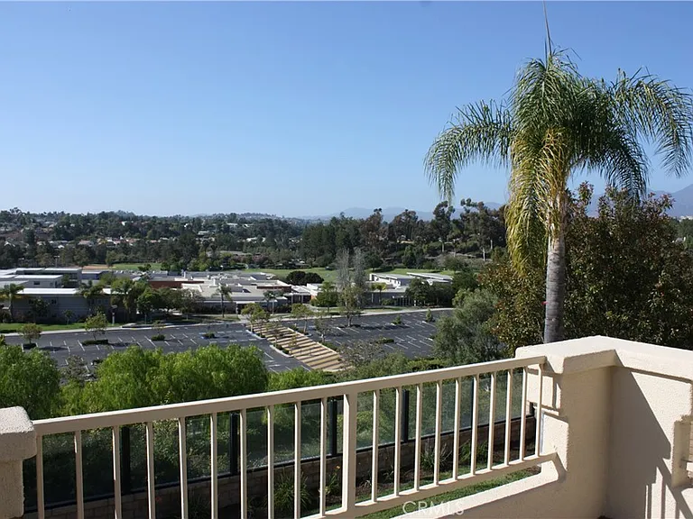 11 Paloma Dr — Photo 16