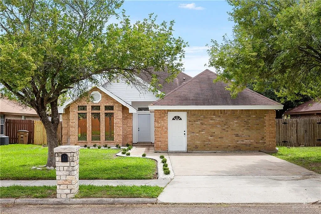4 bed, 2.0 bath, 2079 sqft, $1,850 — Photo 1