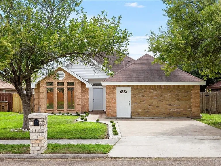 822 Diana Dr #A — Photo 1