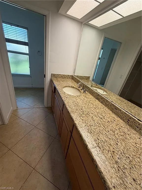 3 bed, 2.0 bath, 1700 sqft, $2,000 — Photo 3