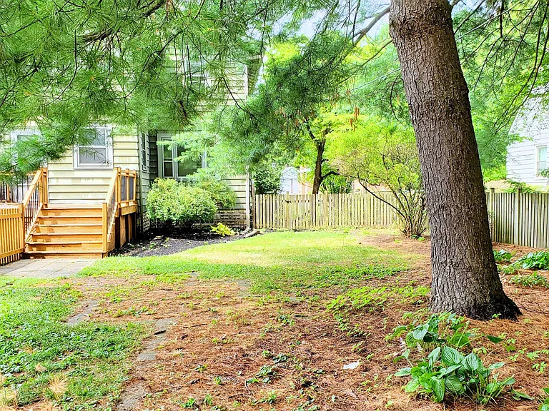 131 Glenmont Ave — Photo 3