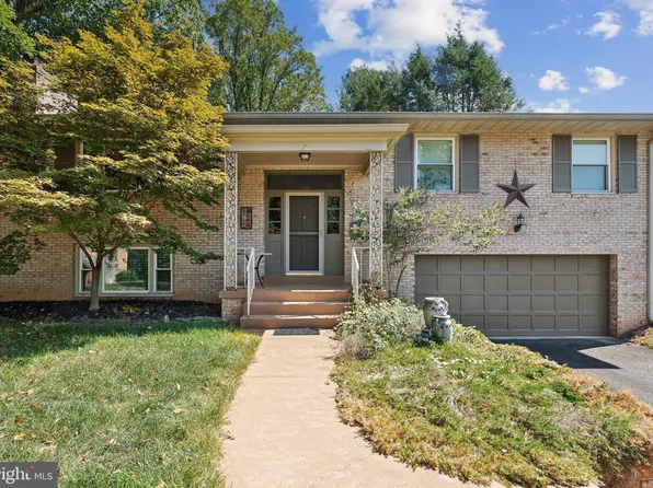 7103 Penguin Pl, Falls Church, VA 22043