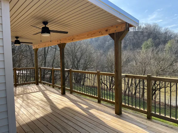 9736 McCowans Ferry Rd, Versailles, KY 40383