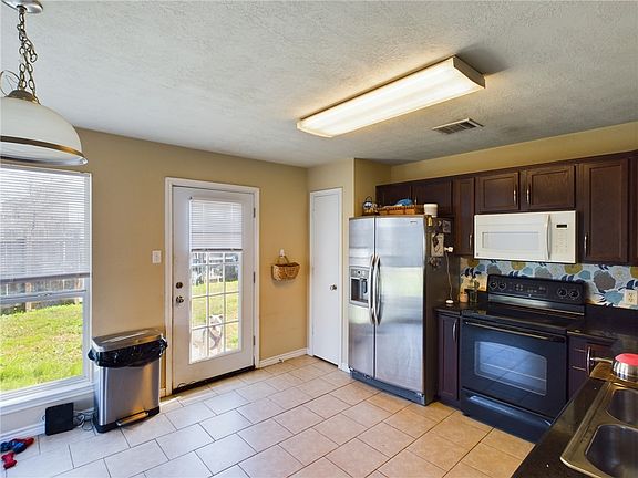 3rd image of 4004 Southern Trace Ct