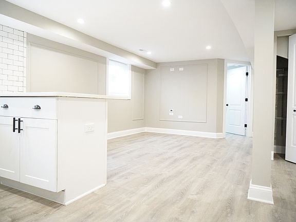 3rd image of 2544 N Avers Ave