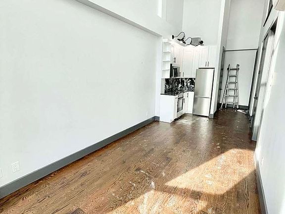 4th image of 2107 Regent Pl #10A