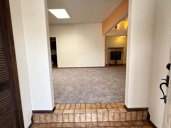 4th image of 11420 Angelina Pl NE