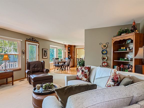 3rd image of 971 McPhee Dr