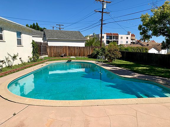2nd image of 1423 Merriman Dr