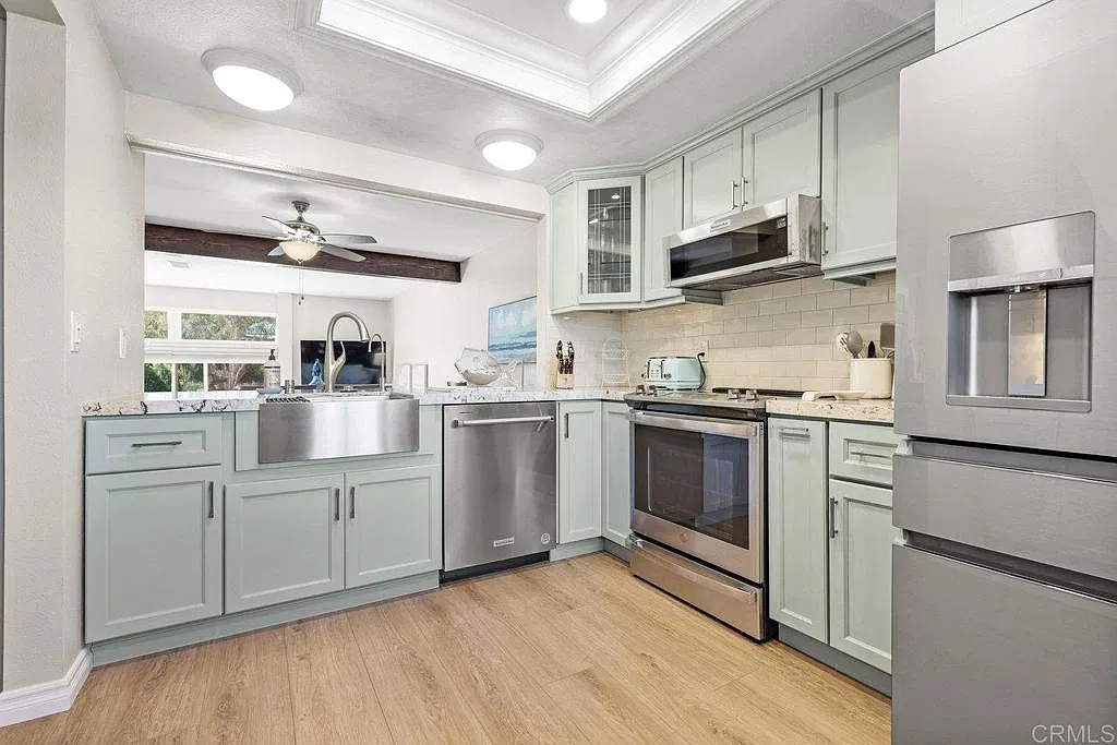 1 bed, 1.5 bath, 952 sqft, $3,400 — Photo 2