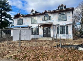 376 I U Willets Rd, Roslyn Heights, NY 11577