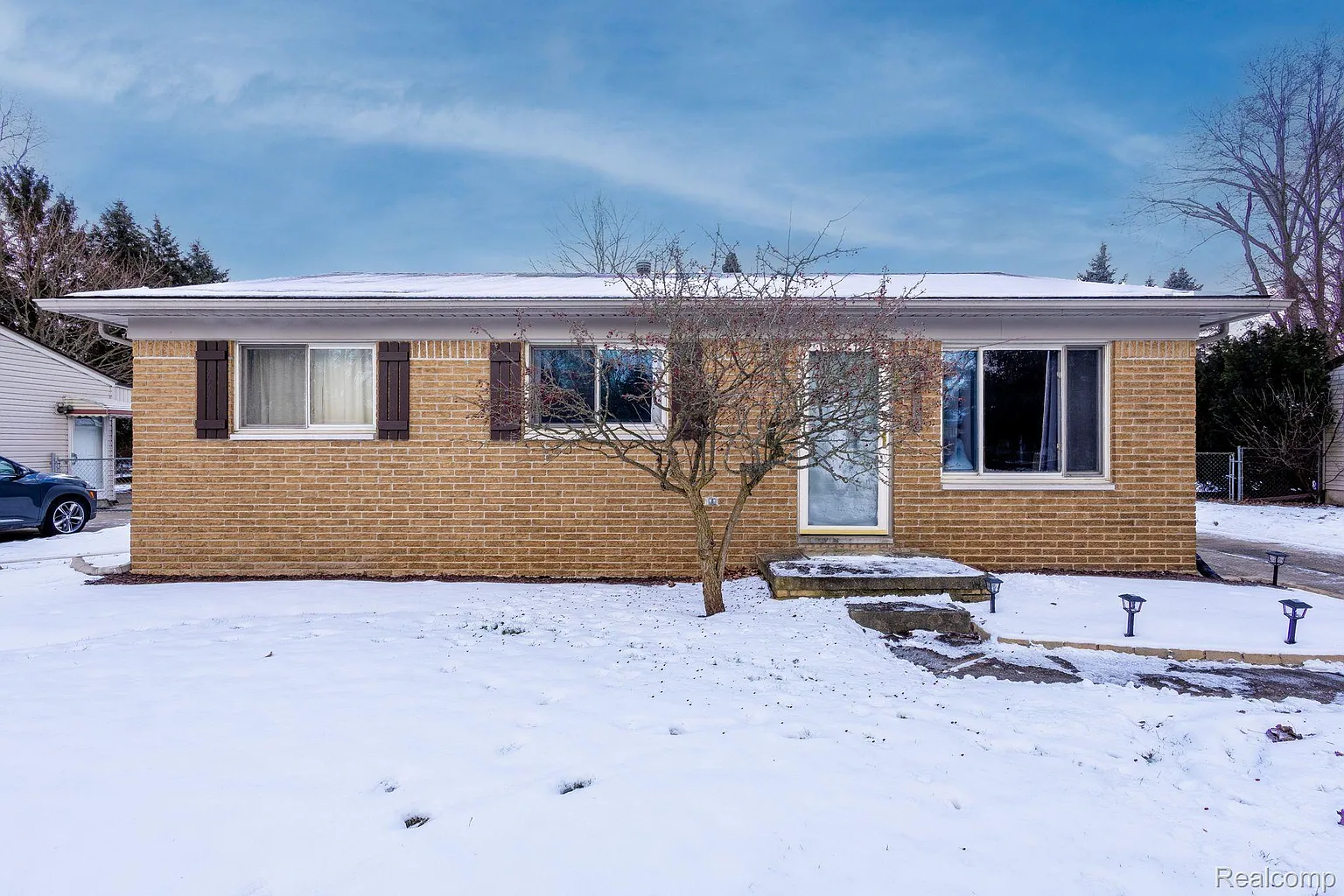 33613 Longwood Dr photo 1