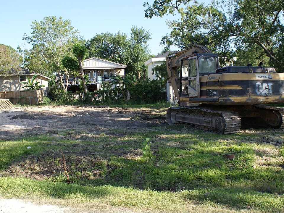 12,500 sq ft lot with Clear Lake view