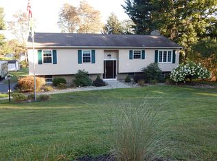 28 Robin Hill Dr, Poughkeepsie, NY 12603