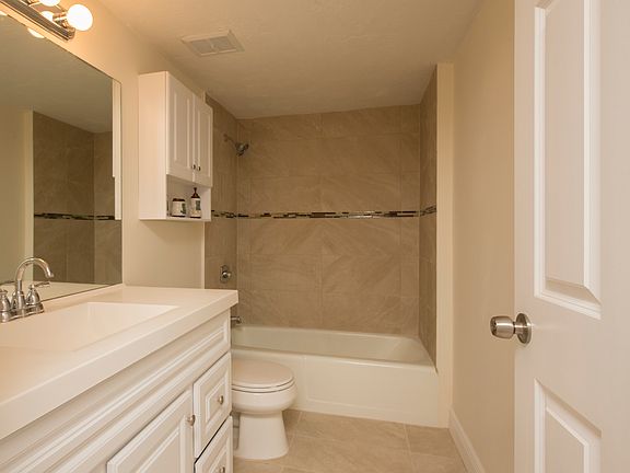 3rd image of 118 Mitchell Pl