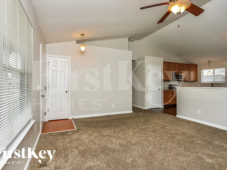 322 Aspen Creek Dr — Photo 3