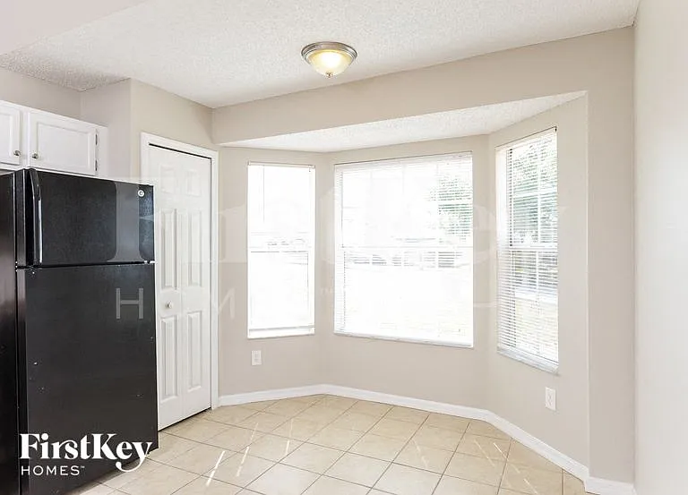 7547 Groveoak Dr — Photo 6
