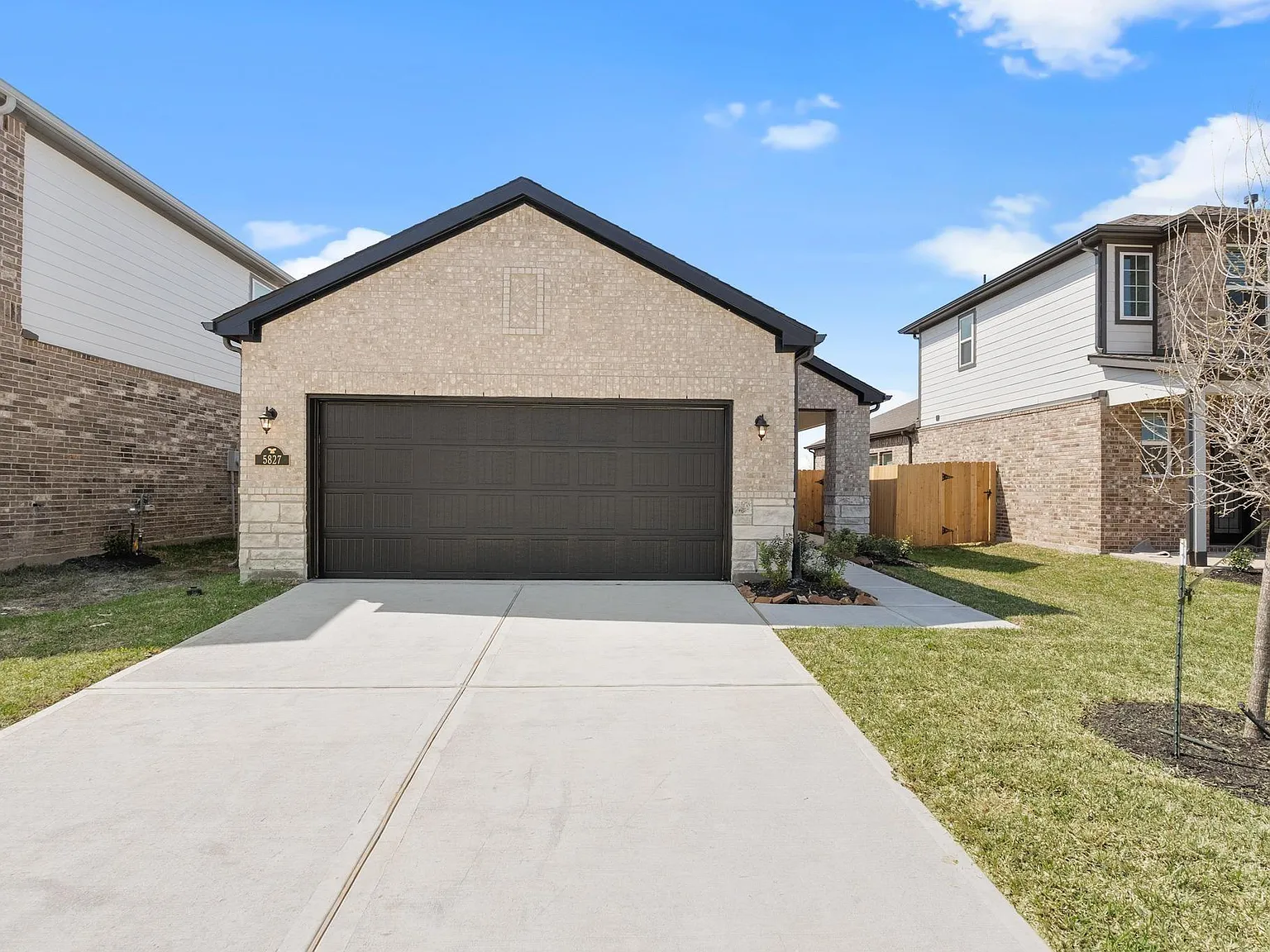 4 bed, 2.0 bath, 1583 sqft, $2,300 — Photo 3