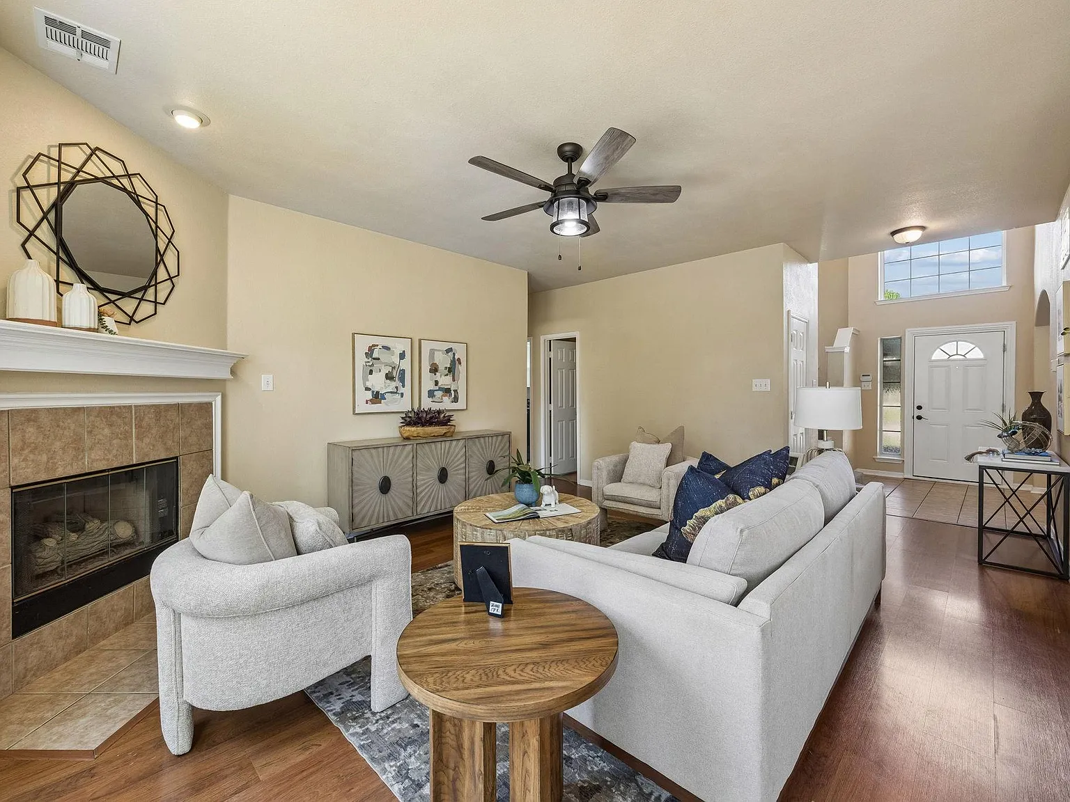 4 bed, 2220 sqft, $3,500 — Photo 3