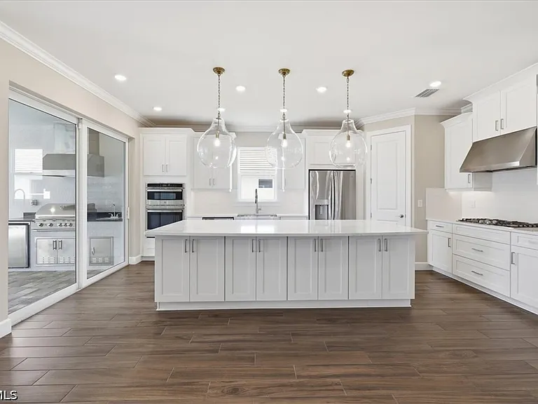26801 Victoria Pl — Photo 14