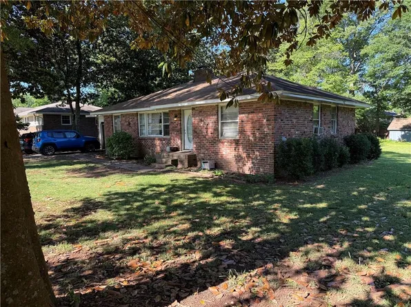 1215 Sheppard Pl, Stone Mountain, GA 30083
