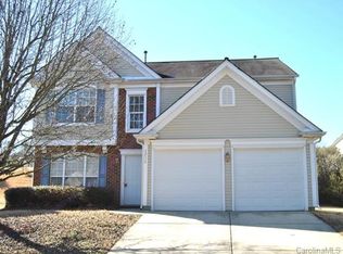 2832 Old Ironside Dr, Charlotte, NC 28213