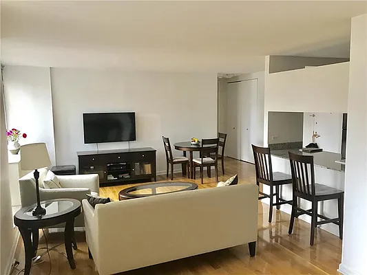 Rented by R New York | media 16