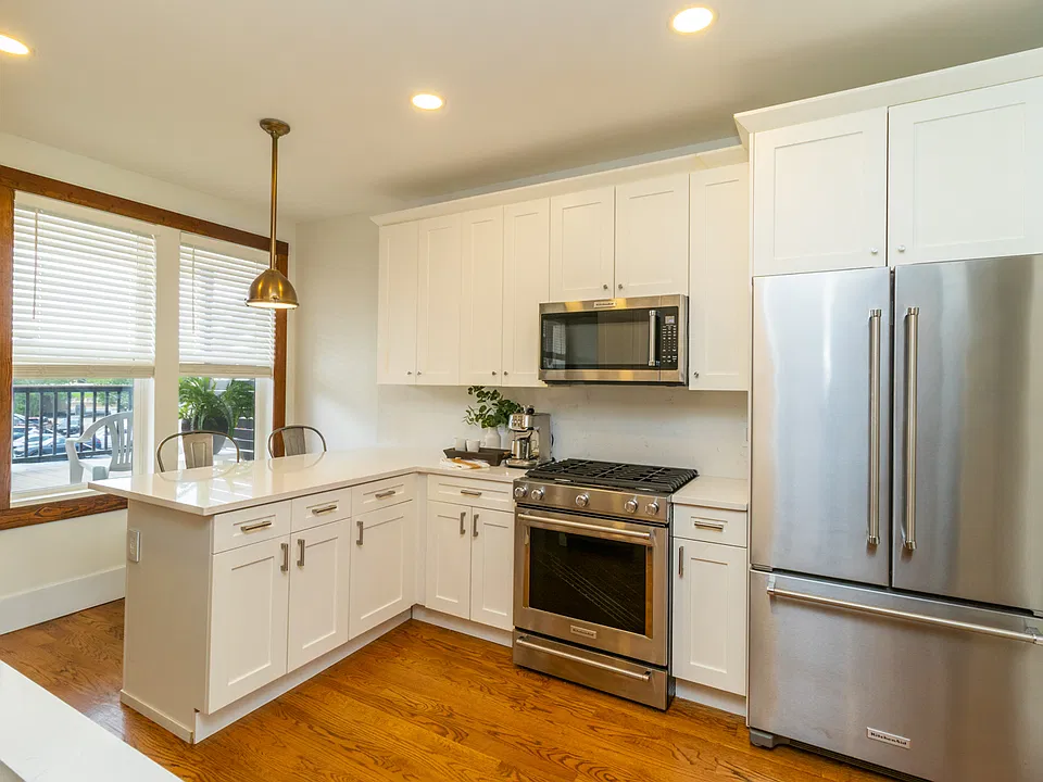 416 1/2 Pleasant St #1