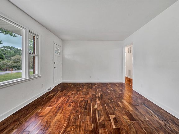 3rd image of 1026 Woodhaven Dr