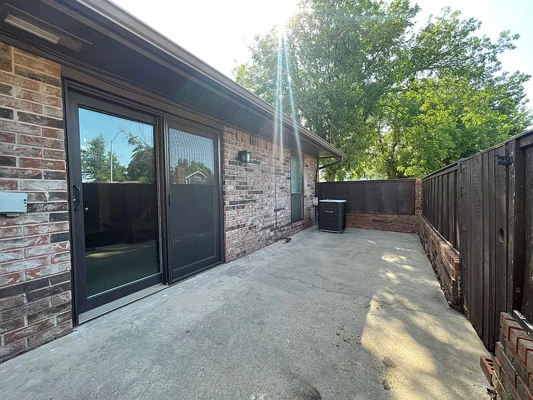 4707 Hemlock Ln — Photo 7